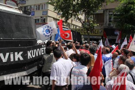 Mersin'deki Memur Eyleminde Olay 10 Yaralı