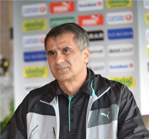 Bursaspor Teknik Direktörü Şenol Güneş