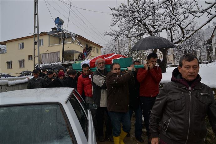 Durdane Öğretmen göz yaşları arasında topraga verildi