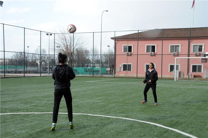 Batman'da kızların futbol sevgisi