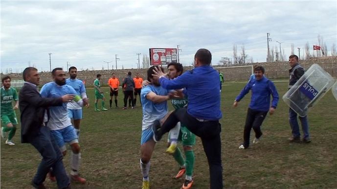 Konya'da amatör futbol maçında kavga