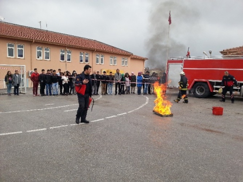 İtfaiyeden Yangın Ve Deprem Tatbikatları