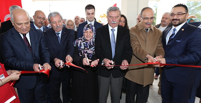 Türk Kızılayı İnönü Üniversitesi'nde Giyim Mağazası Açtı