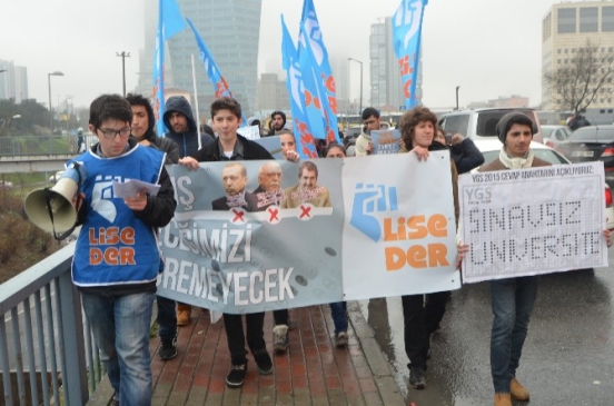 Liseliler Ösym Binası Önünde YGS'yi Protesto Etti