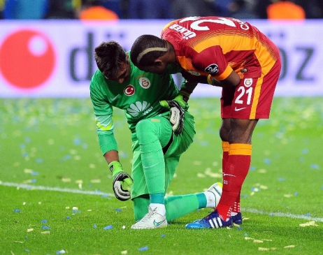 Muslera Eski Günlerini Aratıyor