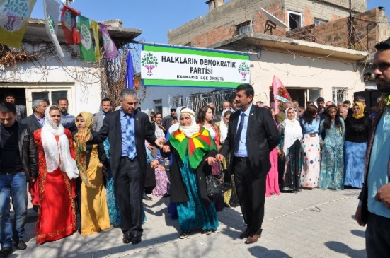 HDP Aday Adayı Demirci'ye Karkamış'ta Miting Gibi Karşılama