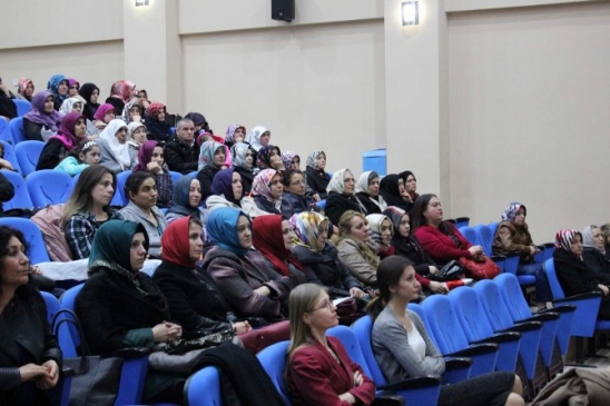 Arifiye'de Anne Ve Babalara Madde Bağımlılığı Semineri Verildi