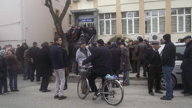 Eskişehirli Hacı Adayları İl Müftülüğü Önünde Sıra Oldu