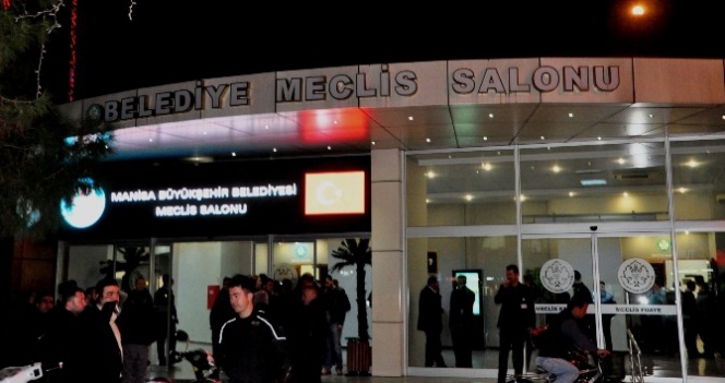 Manisa'da Meclis Toplantısında Arbede