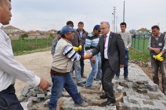 Mahalle Yollarına Taş Döşeniyor