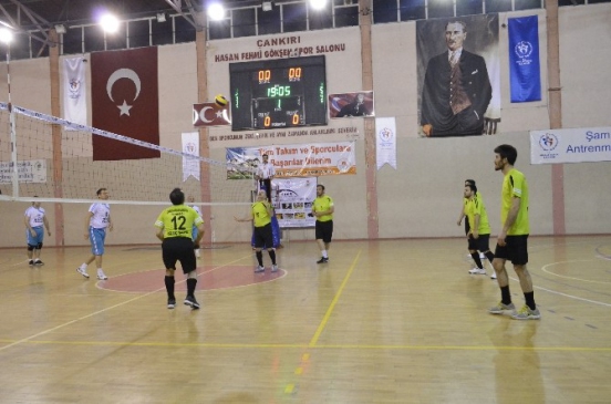 Çankırı'da Valilik Voleybol Turnuvası Başladı