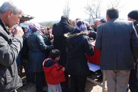 Mevzide İntihar Ettiği Öne Sürülen Asker Toprağa Verildi