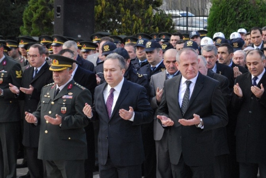 Düzce'de Şehitler Dualarla Anıldı