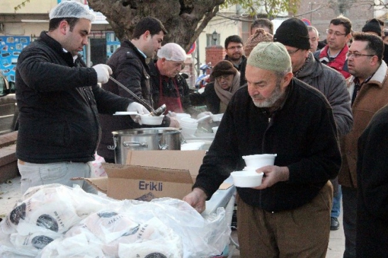 Akhisar'da Sabah Namazında Eller Şehitler İçin Semaya Kalktı