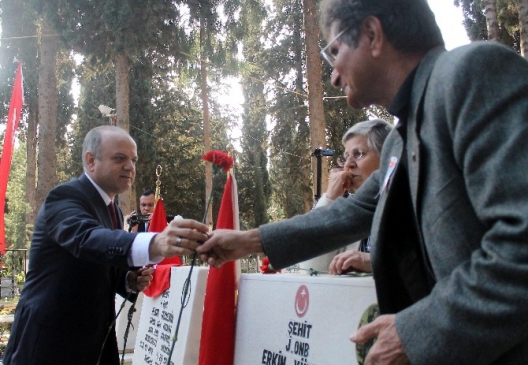 Mersin Şehitliğinde Hüzünlü Tören