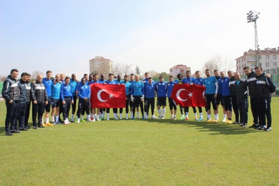 (Özel Haber) Suat Altın İnşaat Kayseri Erciyesspor Antrenmana Saygı Duruşu İle Başladı