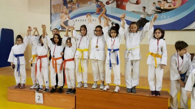 İhlas Koleji Minikleri Judoda Altına Doymadı