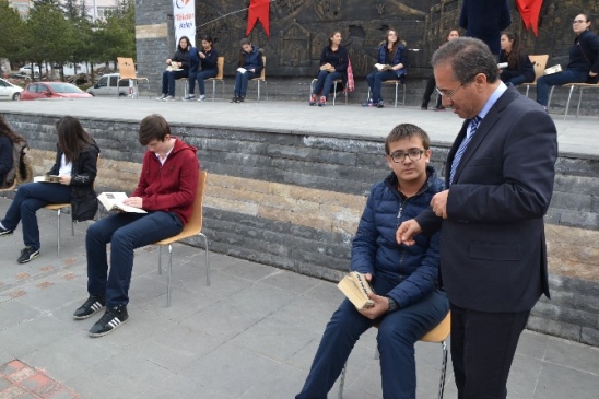 Tekden Fen Lisesi Öğrencilerinden Anlamlı Kitap Okuma Etkinliği