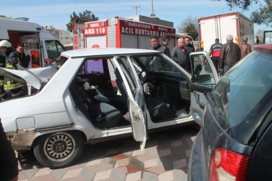 Akhisar'da Trafik Kazası 2 Yaralı