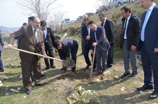 Çanakkale Zaferi'nin 100. Yılında 253 Fidan Toprakla Buluştu