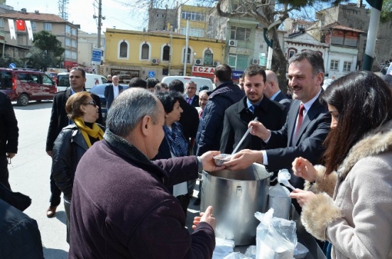 Gemlik Kent Konseyi Şehit Kumanyası Dağıttı