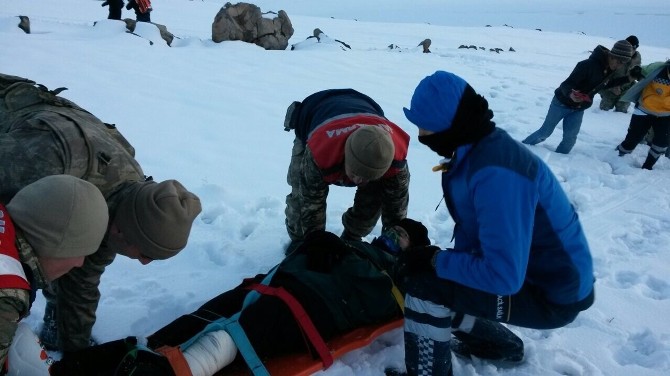 Ayağını Kıran Büyükelçilik Görevlisi Van'a Sevk Edildi