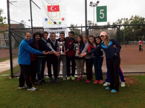 Adü Bayan Ve Erkek Tenis Takımının Başarısı Sevindirdi