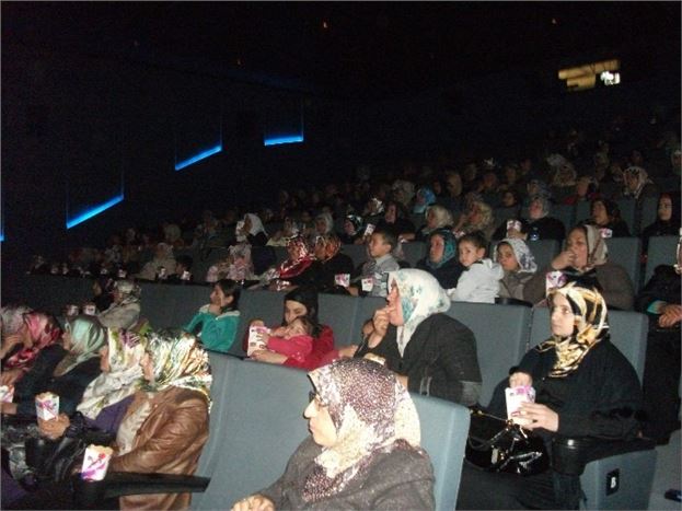 Yetim Çocuklar Anneleri İle Sinema Keyfi Yaşadı