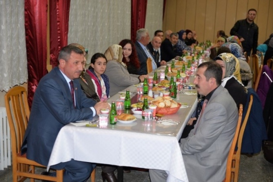 Vali Ve Eşinden Şehit Aileleri İle Gazilere Yemek Verdi