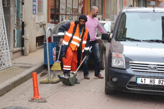 Temizliğe Araç Parkı Engeli