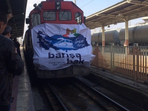 Ak Partili Gençler ‘Barış Treni'ne Anlamlı Ev Sahipliği Yaptı