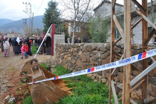 Anne Ve Oğul Göz Yaşları Arasında Toprağa Verildi