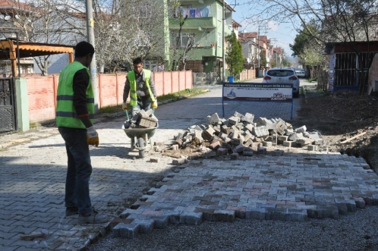 Kartepe'de Parke Tamiratı Çalışmaları Hız Kazandı