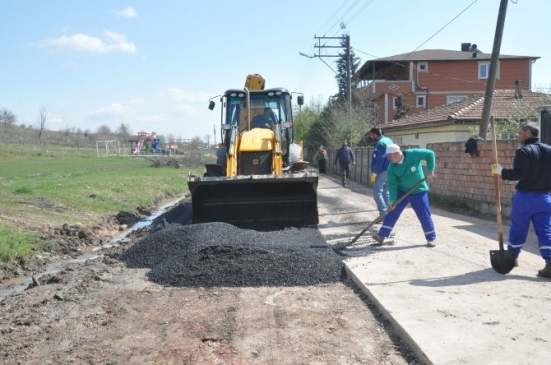 Kartepe'de Üst Yapı İyileştirmeleri Sürüyor