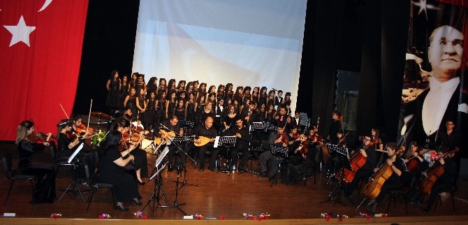 Çanakkale Şehitleri'ni Konserle Andılar