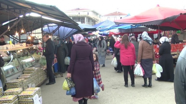 Rüzgar Esti Şemsiyeler Göçtü