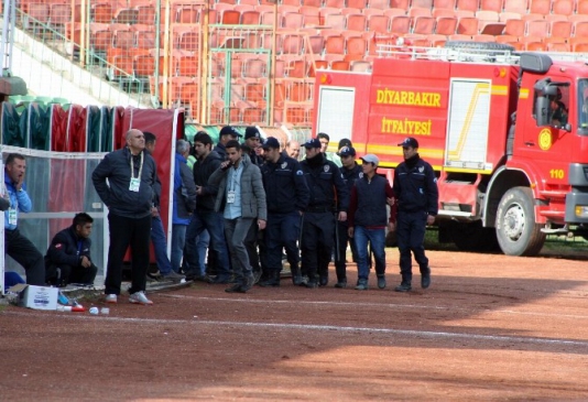 Küfreden 3 Taraftar 1 Yıl Müsabakalardan Men Edildi