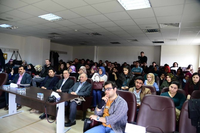 “Selahaddin Eyyûbî Ve Haçlılar” İsimli Konferans Düzenlendi