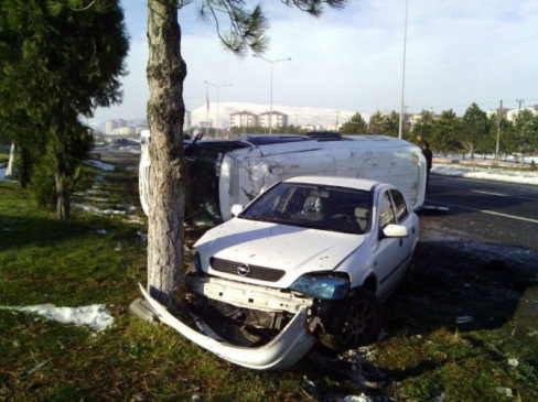 Kayseri'de Trafik Kazası 17 Yaralı