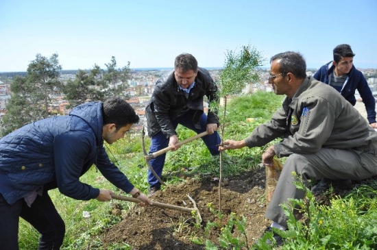 AGD'den Türkbeleni'ne Çanakkale Şehitleri İçin Fidan