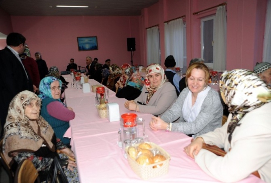 Bilecik Protokol Üyelerinden Yaşlılara Ziyaret