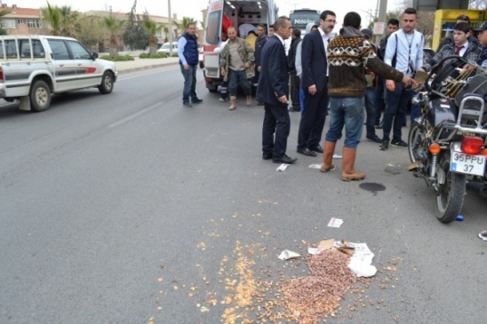 Motosiklet Sürücüsü İki Araç Arasında Kaldı