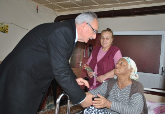 Başkan Kale İlçesindeki Yaşlıları Ziyaret Edip Gönüllerini Aldı