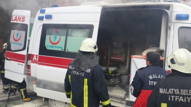 Malatya'da Ambulansta Korkutan Yangın