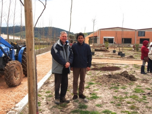 Urla Dostları Derneği Fidanları Toprakla Buluşturdu