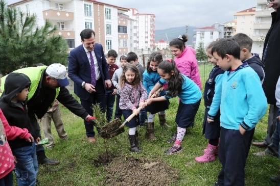 İlkadım'da Fidanlar Toprakla Buluştu