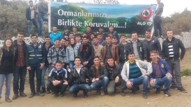 Üniversiteli Öğrenciler Baharı Fidan Dikerek Karşıladı