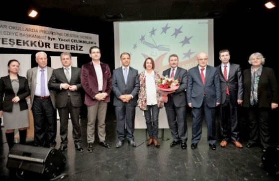 Beykoz Belediyesi'nden Okullara 100 Bin Kitap