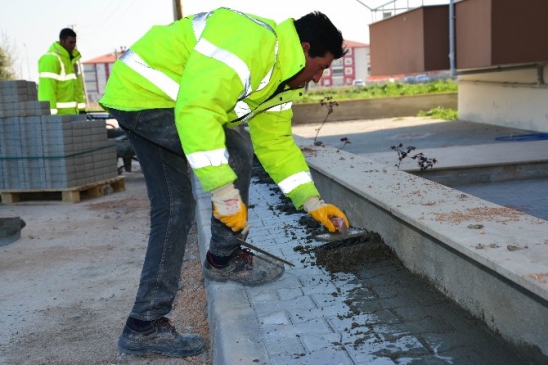 Altıeylül'de Fen İşleri 3 Koldan Çalışıyor