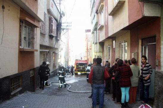 Gaziantep'te Elektrik Direğinden Çıkan Kıvılcımlar Evi Yaktı